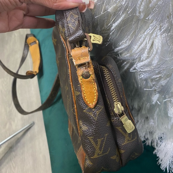 Measurements:

Length - 5.9 inches

Height - 8.3 inches

Depth - 3.5 inches - Picture 2 of 8